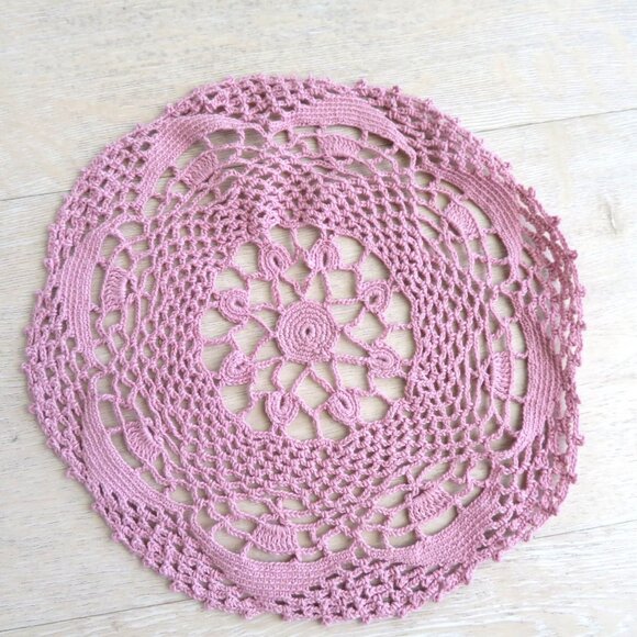 Vintage Handmade Mauve Pink Crocheted Doily 9" Round Lace Table Decoration - Picture 1 of 7